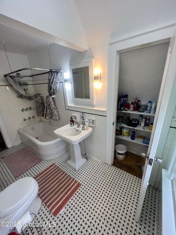 194 S Main Avenue, Albany, NY 12208