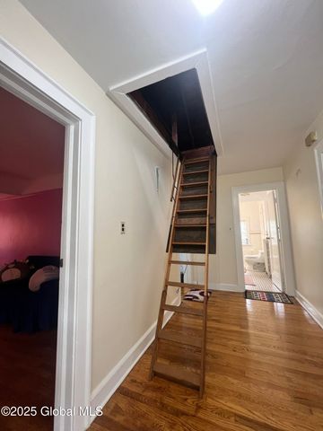 194 S Main Avenue, Albany, NY 12208