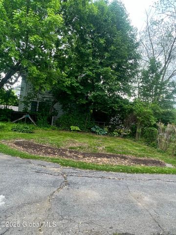 194 S Main Avenue, Albany, NY 12208