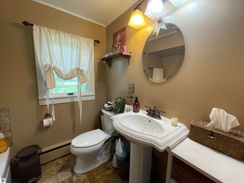 Image 11 of property listing at 4658 N Croswell Road, Alma, MI 48801