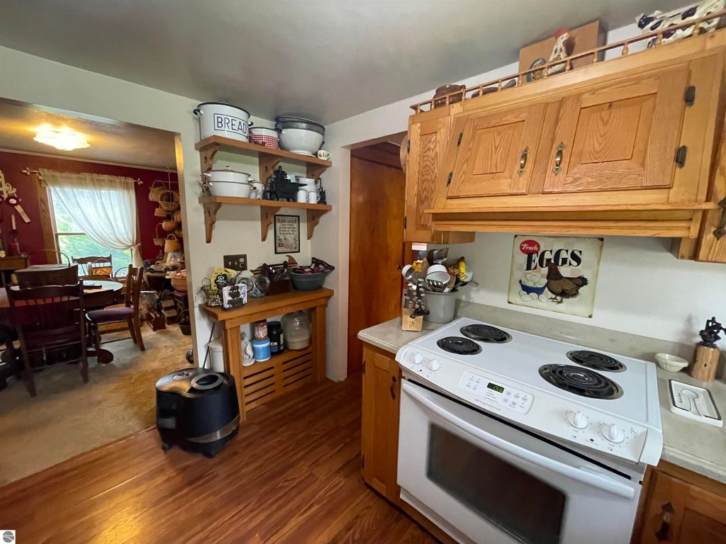 Image 14 of property listing at 4658 N Croswell Road, Alma, MI 48801