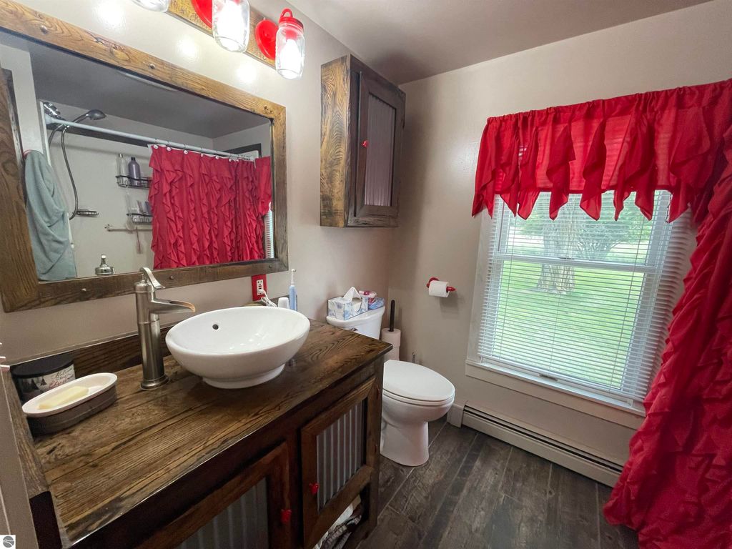 Image 21 of property listing at 4658 N Croswell Road, Alma, MI 48801