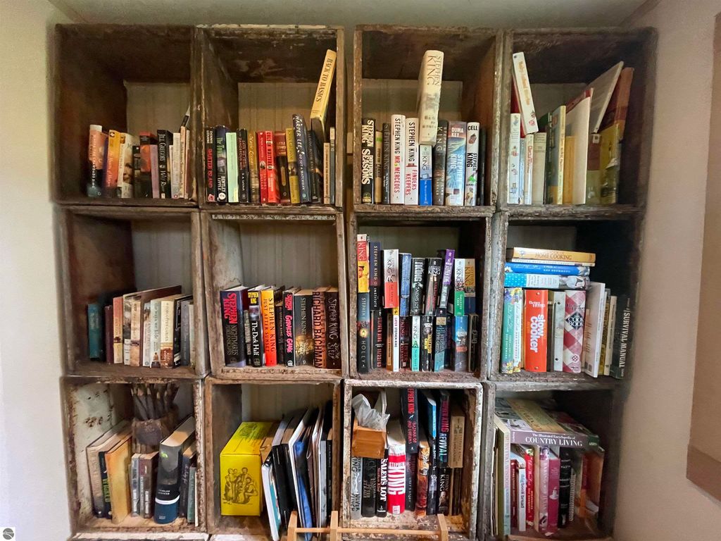 Image 22 of property listing at 4658 N Croswell Road, Alma, MI 48801