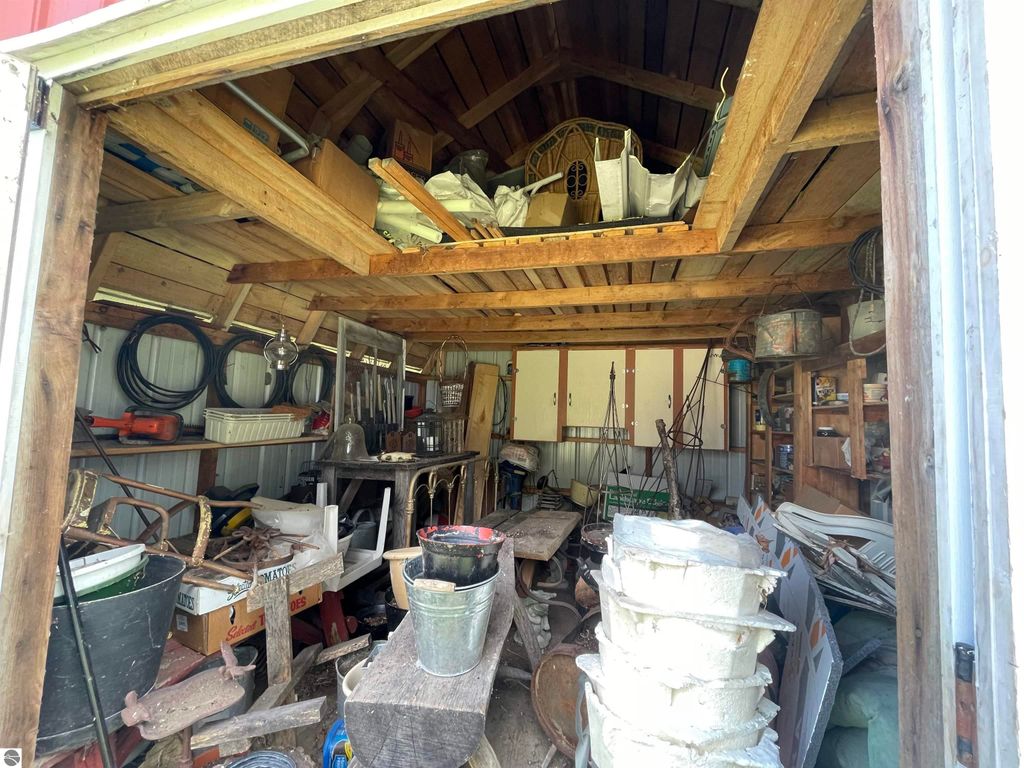 Image 24 of property listing at 4658 N Croswell Road, Alma, MI 48801