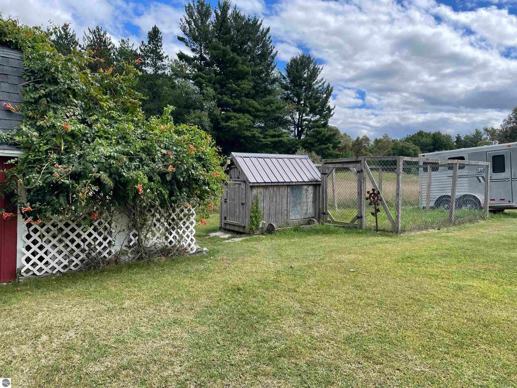 Image 26 of property listing at 4658 N Croswell Road, Alma, MI 48801