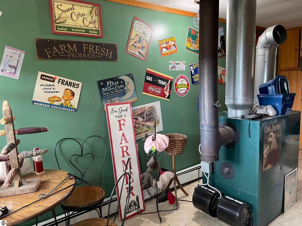 Image 7 of property listing at 4658 N Croswell Road, Alma, MI 48801