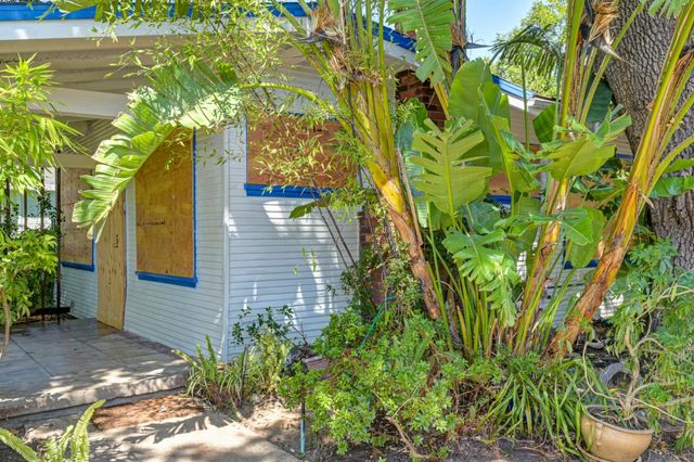 1525 W Flora St, Stockton, CA 95203