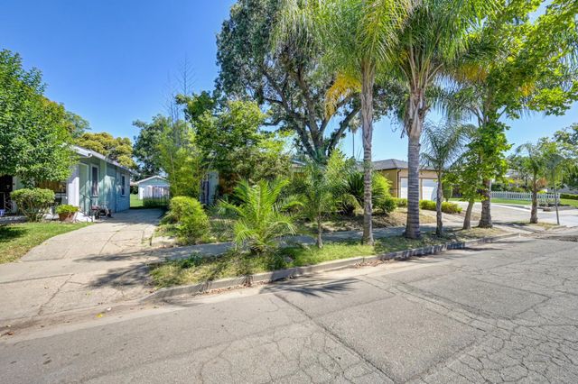 1525 W Flora St, Stockton, CA 95203