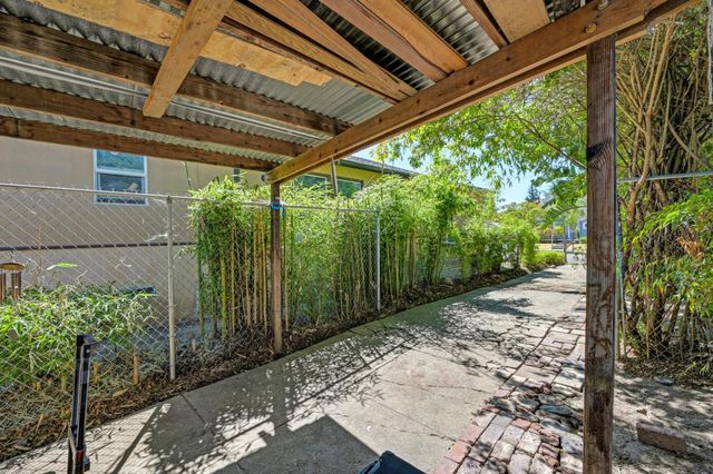 1525 W Flora St, Stockton, CA 95203