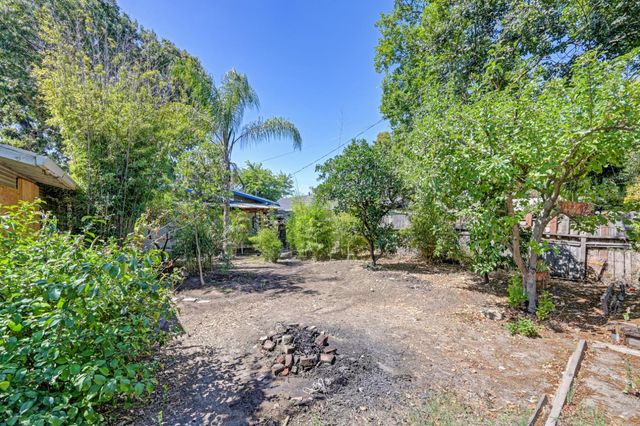 1525 W Flora St, Stockton, CA 95203