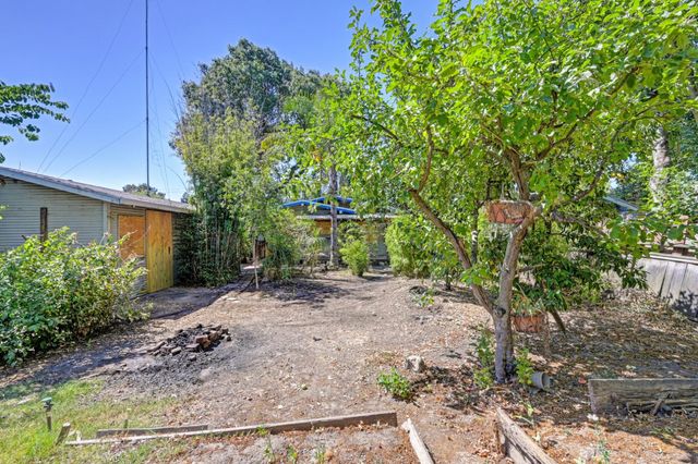 1525 W Flora St, Stockton, CA 95203