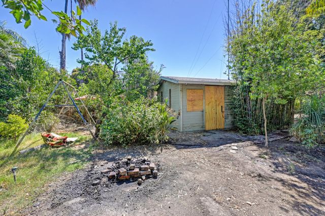 1525 W Flora St, Stockton, CA 95203