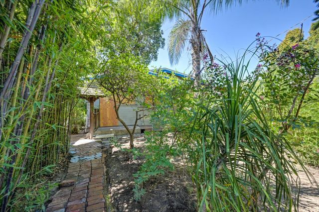 1525 W Flora St, Stockton, CA 95203