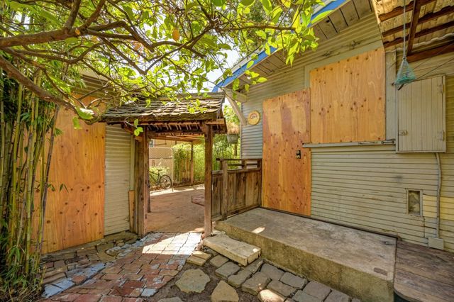 1525 W Flora St, Stockton, CA 95203