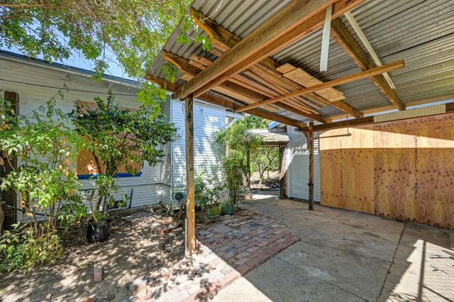 1525 W Flora St, Stockton, CA 95203