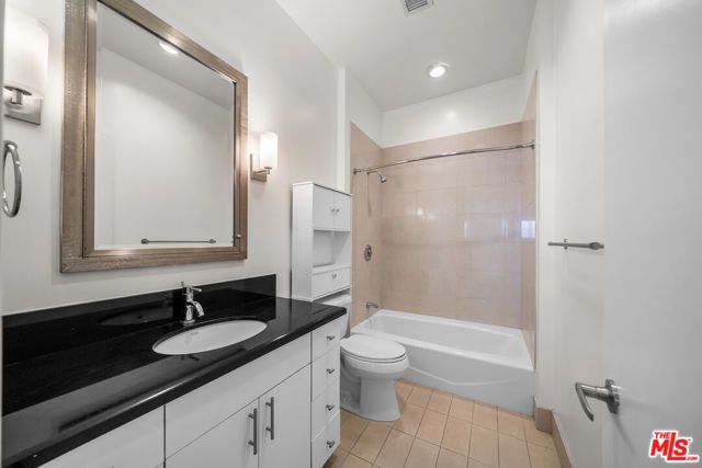 3810 Wilshire Boulevard 1801, Los Angeles, CA 90010