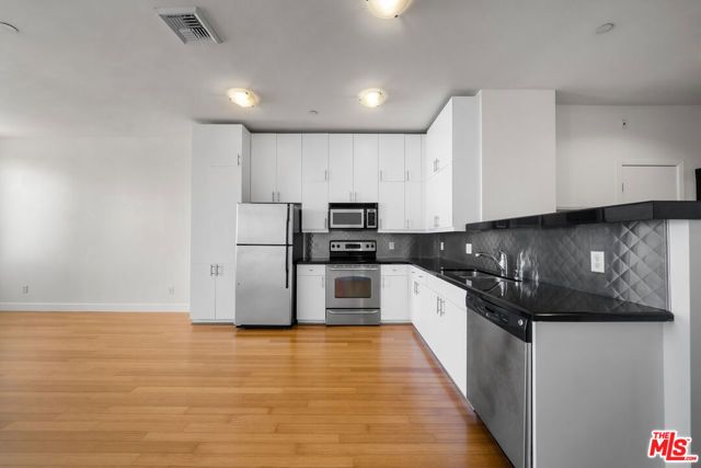 3810 Wilshire Boulevard 1801, Los Angeles, CA 90010
