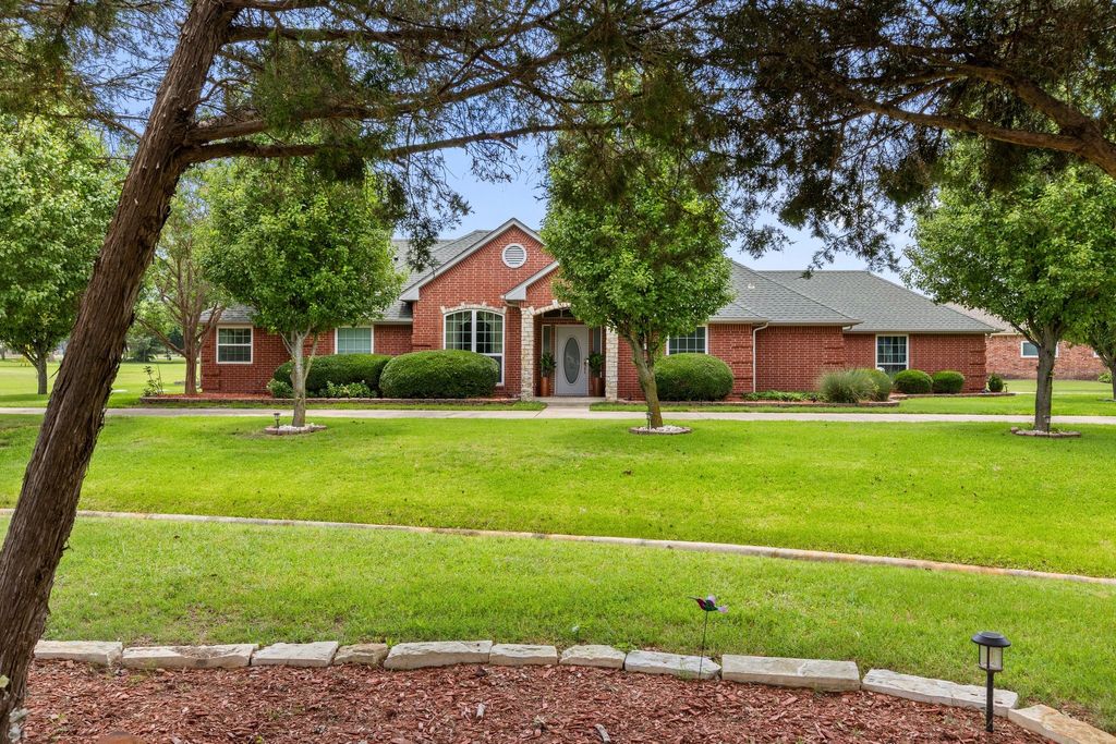 300 Burtonwood Circle, Ovilla, TX 75154