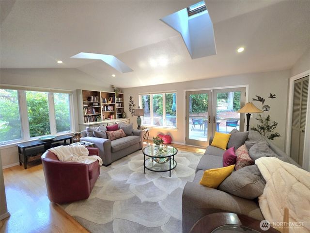 5021 Beverly Drive NE, Olympia, WA 98516