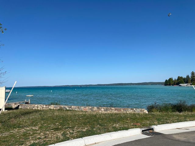 12134 Jonathon Drive, Rapid City, MI 49676