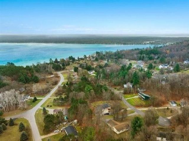 12134 Jonathon Drive, Rapid City, MI 49676