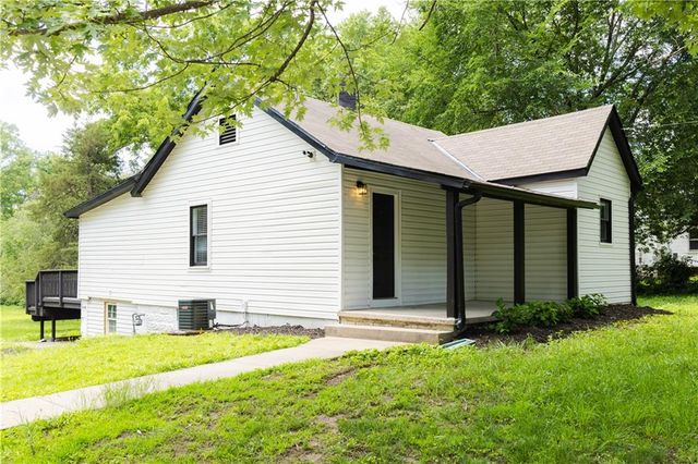 8007 E 75th Street, Kansas City, MO 64138