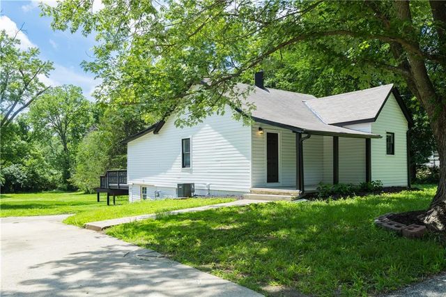 8007 E 75th Street, Kansas City, MO 64138