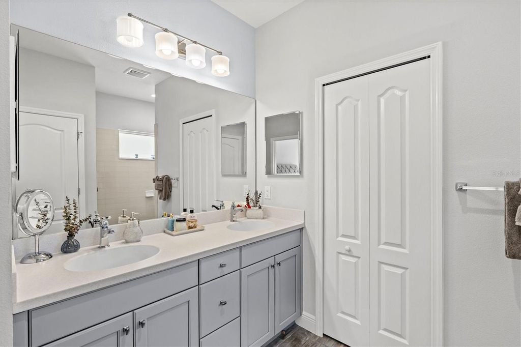 Image 20 of property listing at 4207 AZURITE WAY, Bradenton, FL 34211
