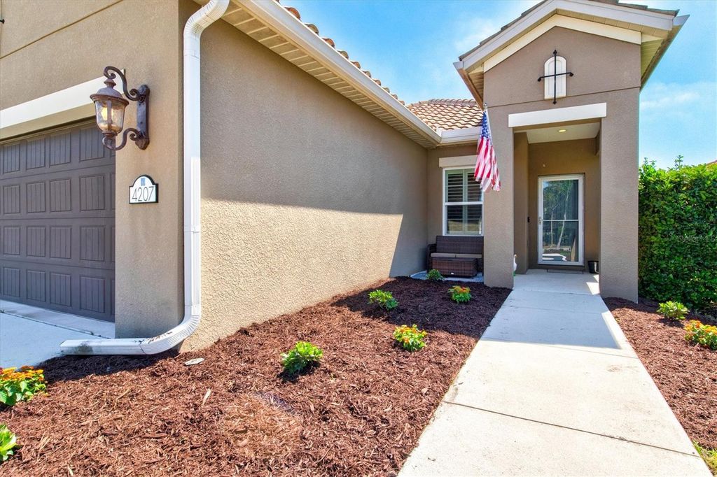Image 3 of property listing at 4207 AZURITE WAY, Bradenton, FL 34211