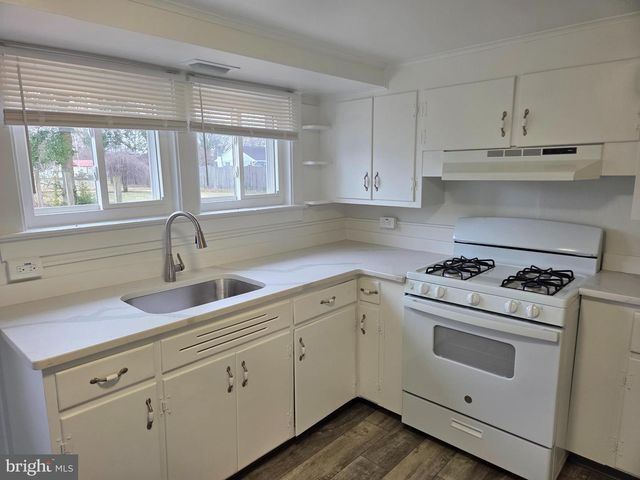 636 E FRONT ST, Florence, NJ 08518