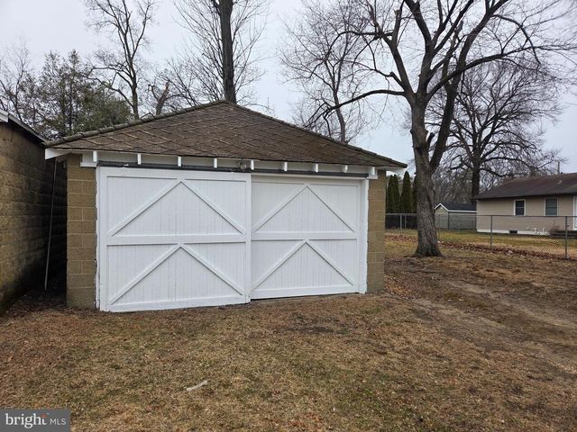 636 E FRONT ST, Florence, NJ 08518