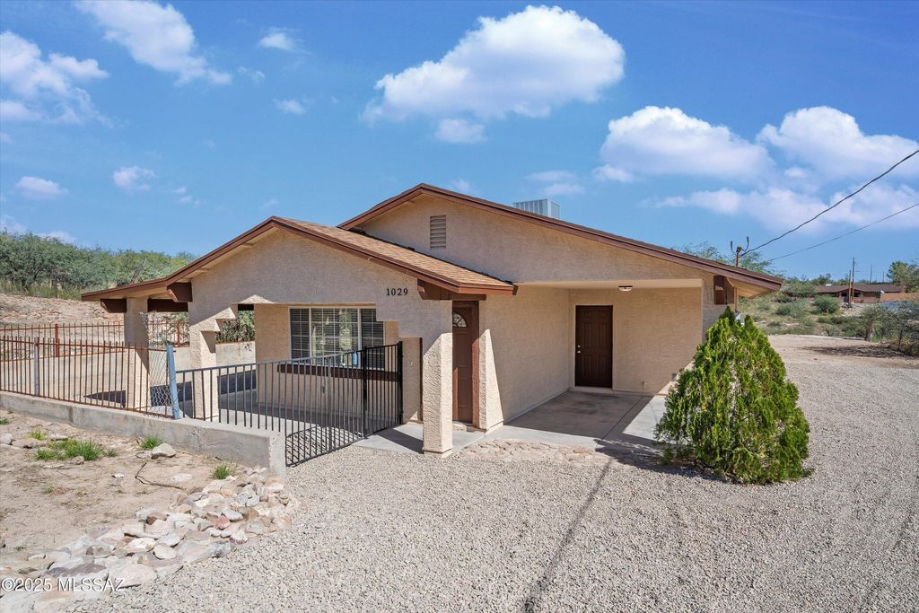 Image 1 of property listing at 1029 Camino Estrella, Rio Rico, AZ 85648