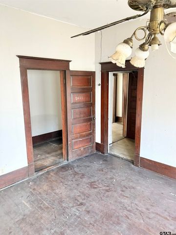 217 N Texas, Pittsburg, TX 75686