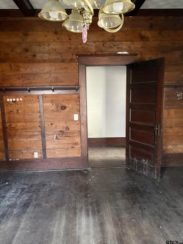 217 N Texas, Pittsburg, TX 75686