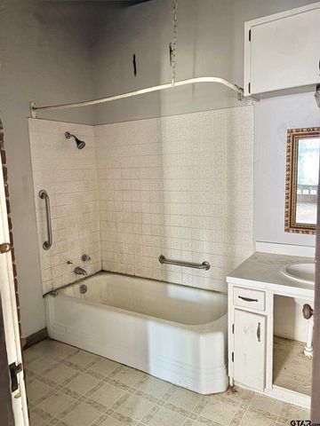 217 N Texas, Pittsburg, TX 75686