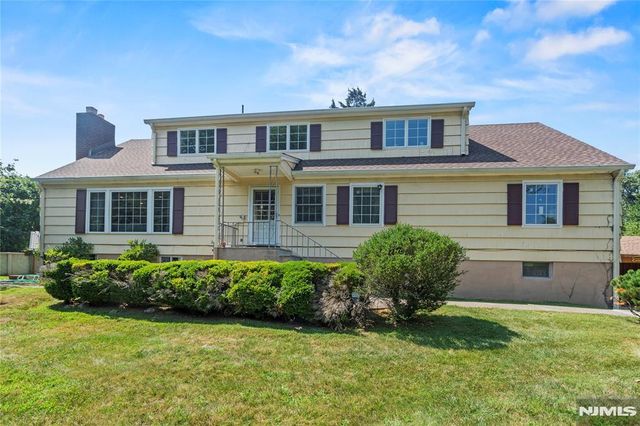 10 Allendale Road, Saddle River, NJ 07458