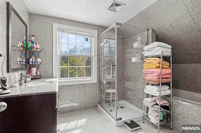 10 Allendale Road, Saddle River, NJ 07458