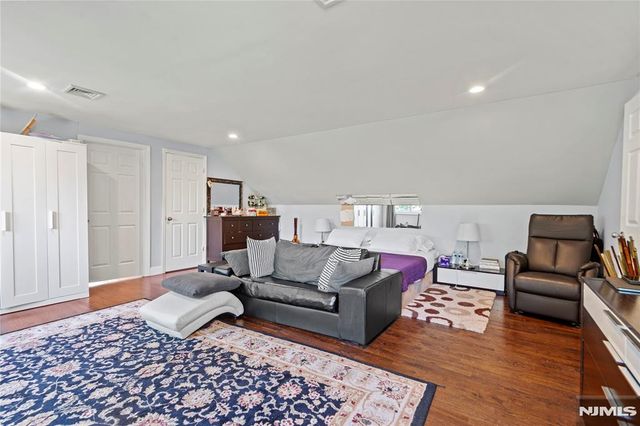10 Allendale Road, Saddle River, NJ 07458
