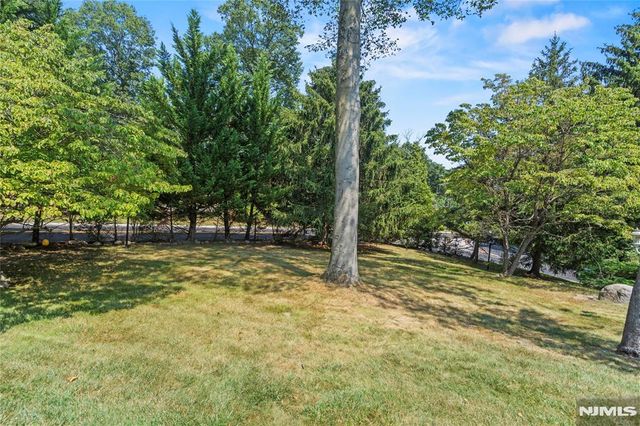 10 Allendale Road, Saddle River, NJ 07458