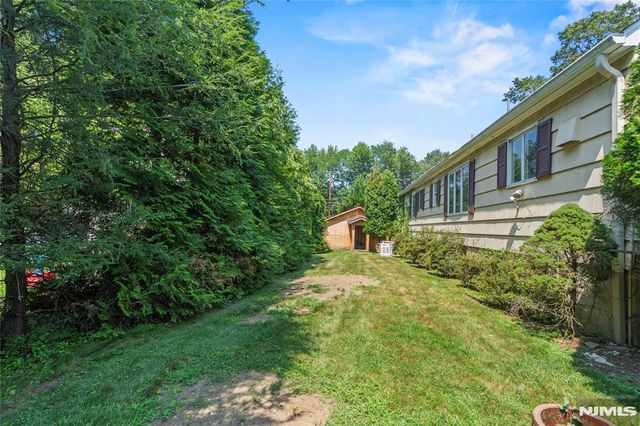 10 Allendale Road, Saddle River, NJ 07458
