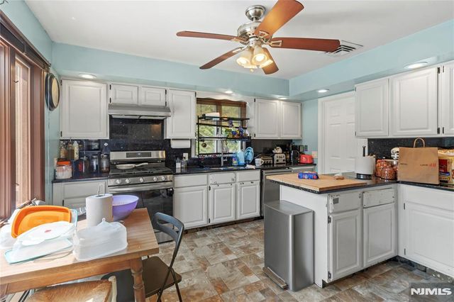 10 Allendale Road, Saddle River, NJ 07458