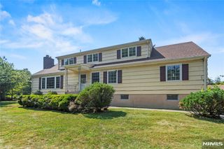 10 Allendale Road, Saddle River, NJ 07458