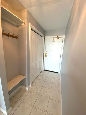 1043 S York Road 411, Bensenville, IL 60106