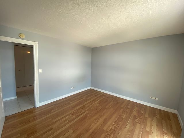 1043 S York Road 411, Bensenville, IL 60106