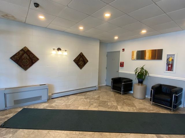 1043 S York Road 411, Bensenville, IL 60106
