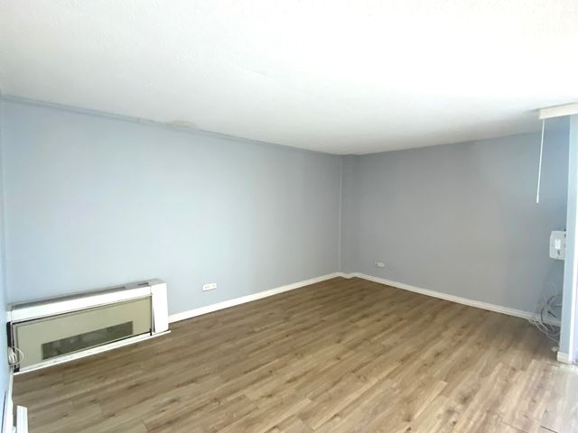 1043 S York Road 411, Bensenville, IL 60106