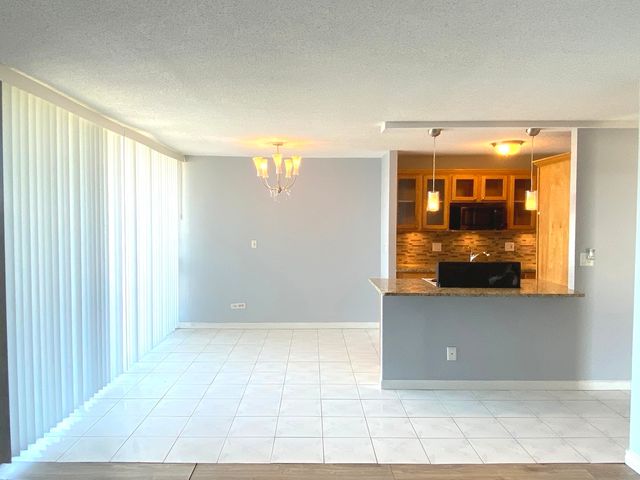 1043 S York Road 411, Bensenville, IL 60106