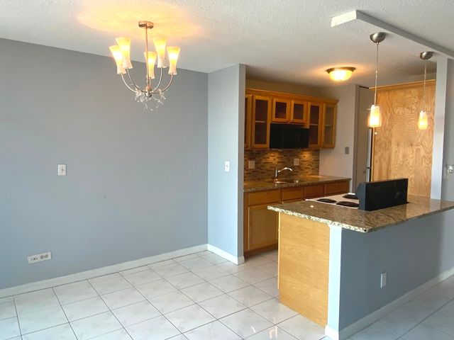 1043 S York Road 411, Bensenville, IL 60106