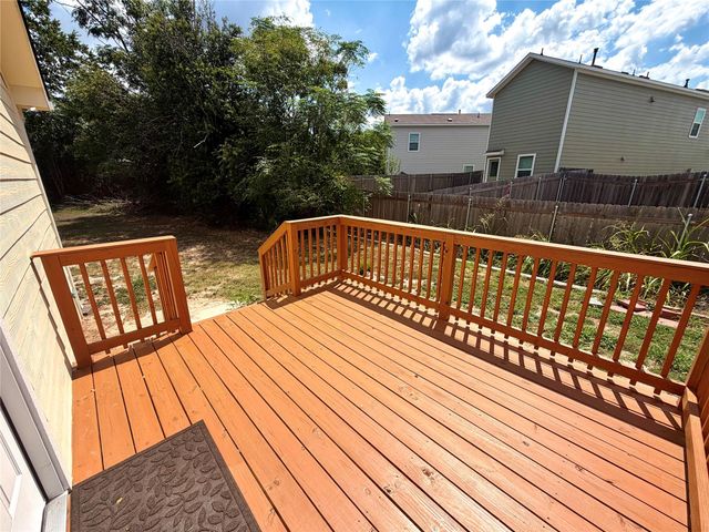 1107 Neches ST, Lockhart, TX 78644