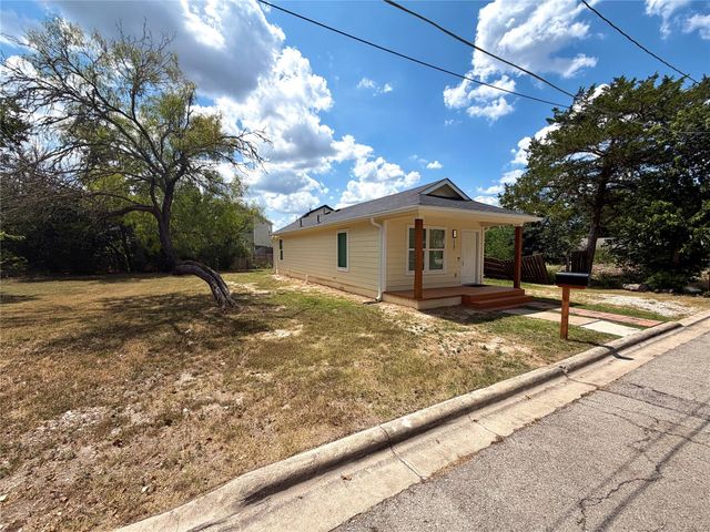 1107 Neches ST, Lockhart, TX 78644
